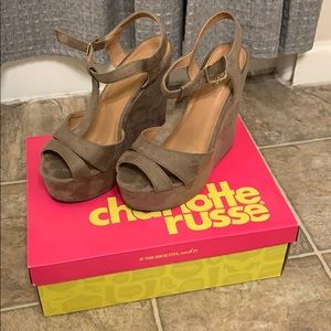 Beautiful platform wedge sandals!